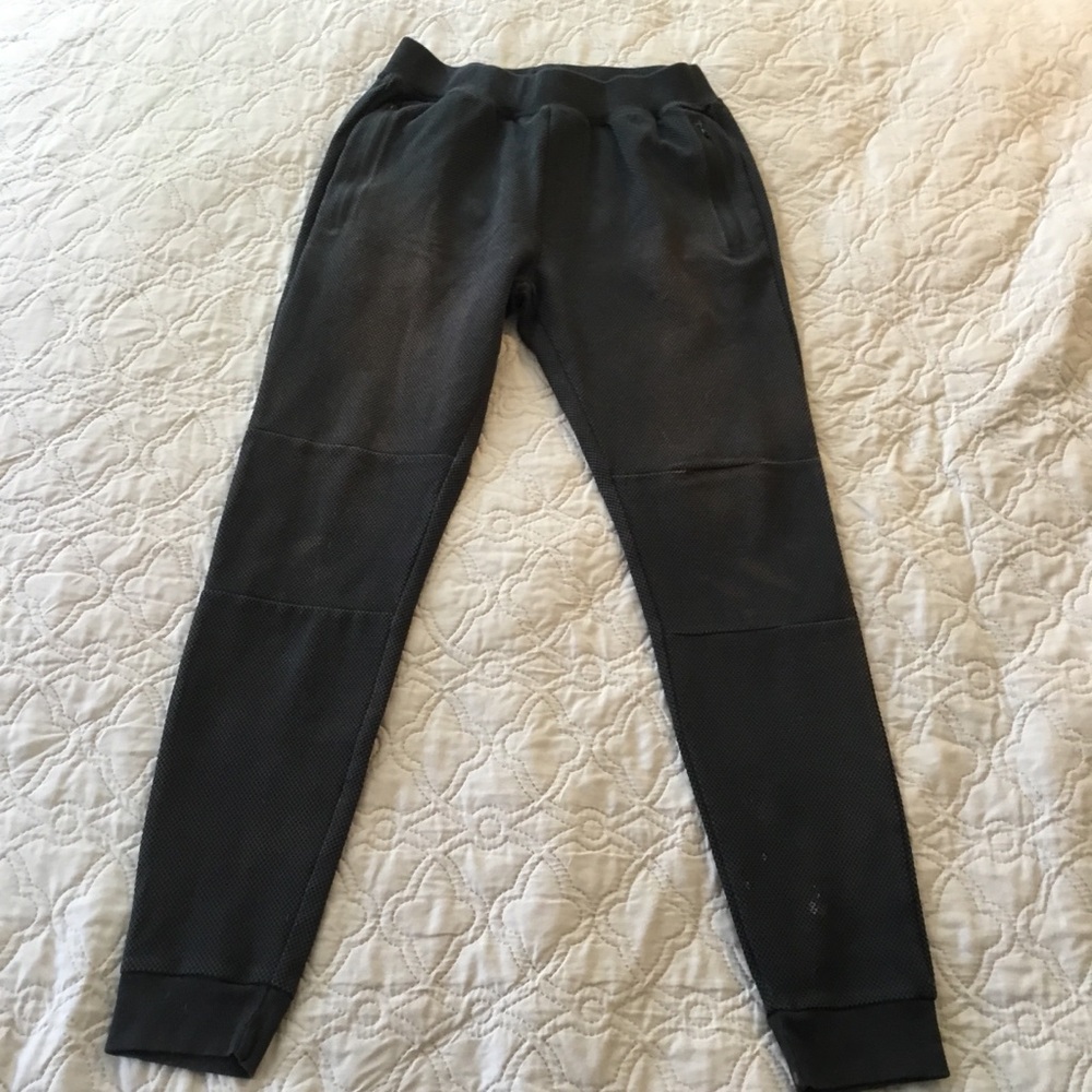 ALO Yoga Black Men's Waffle Textured Joggers - Size Medium